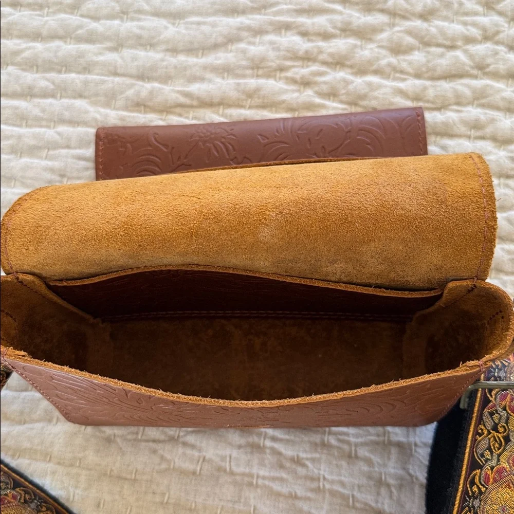 EUC Portland Leather Goods Metro Mini Crossbody - Meadow Embossed Leather - Picture 5 of 6